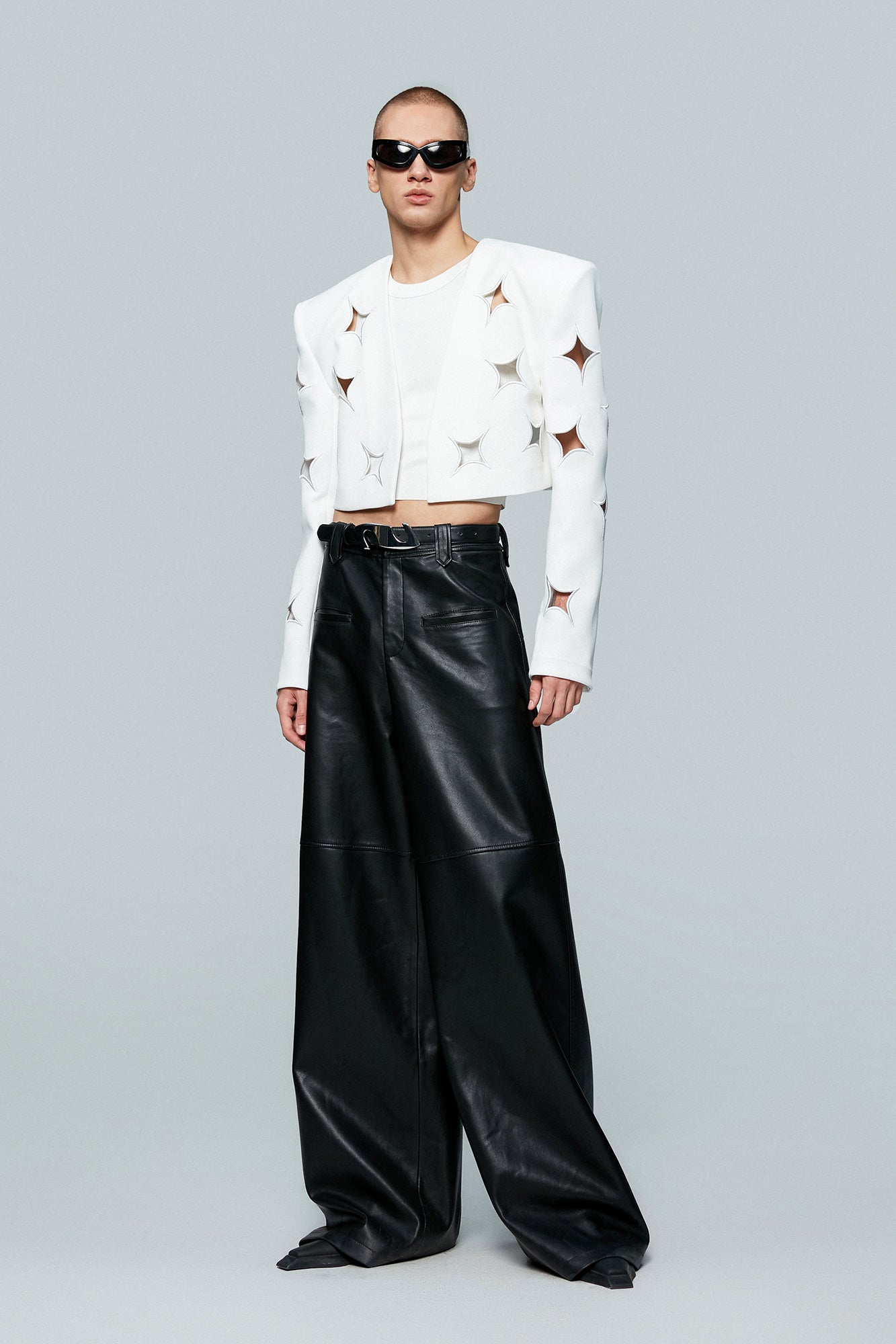 Cut-out four-pointed star short suit