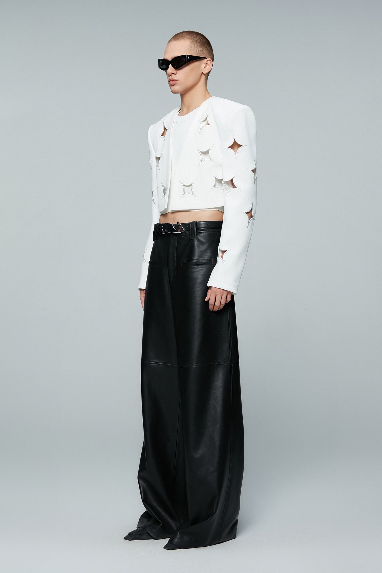 Cut-out four-pointed star short suit