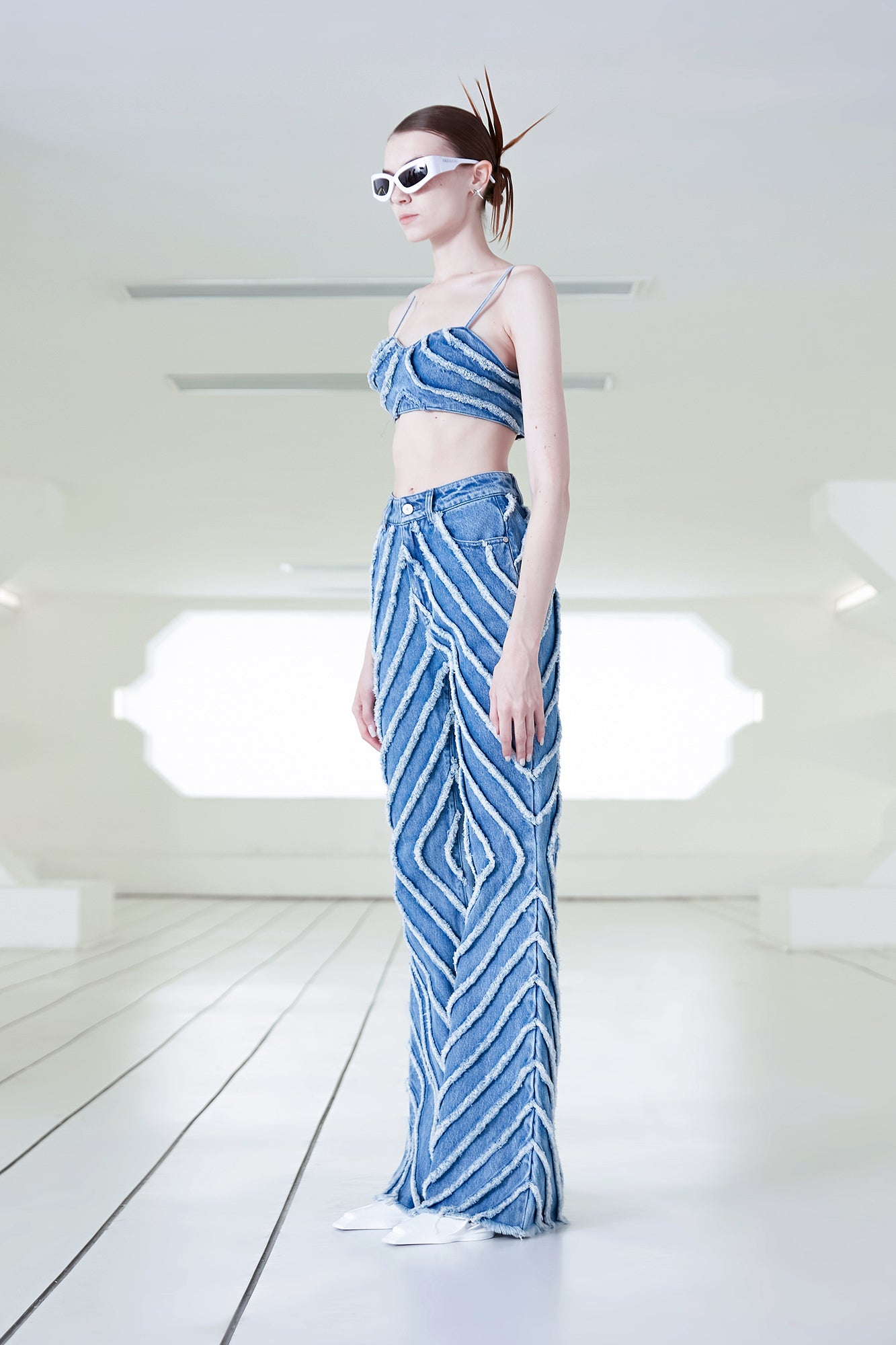 Rough-edged denim flared trousers