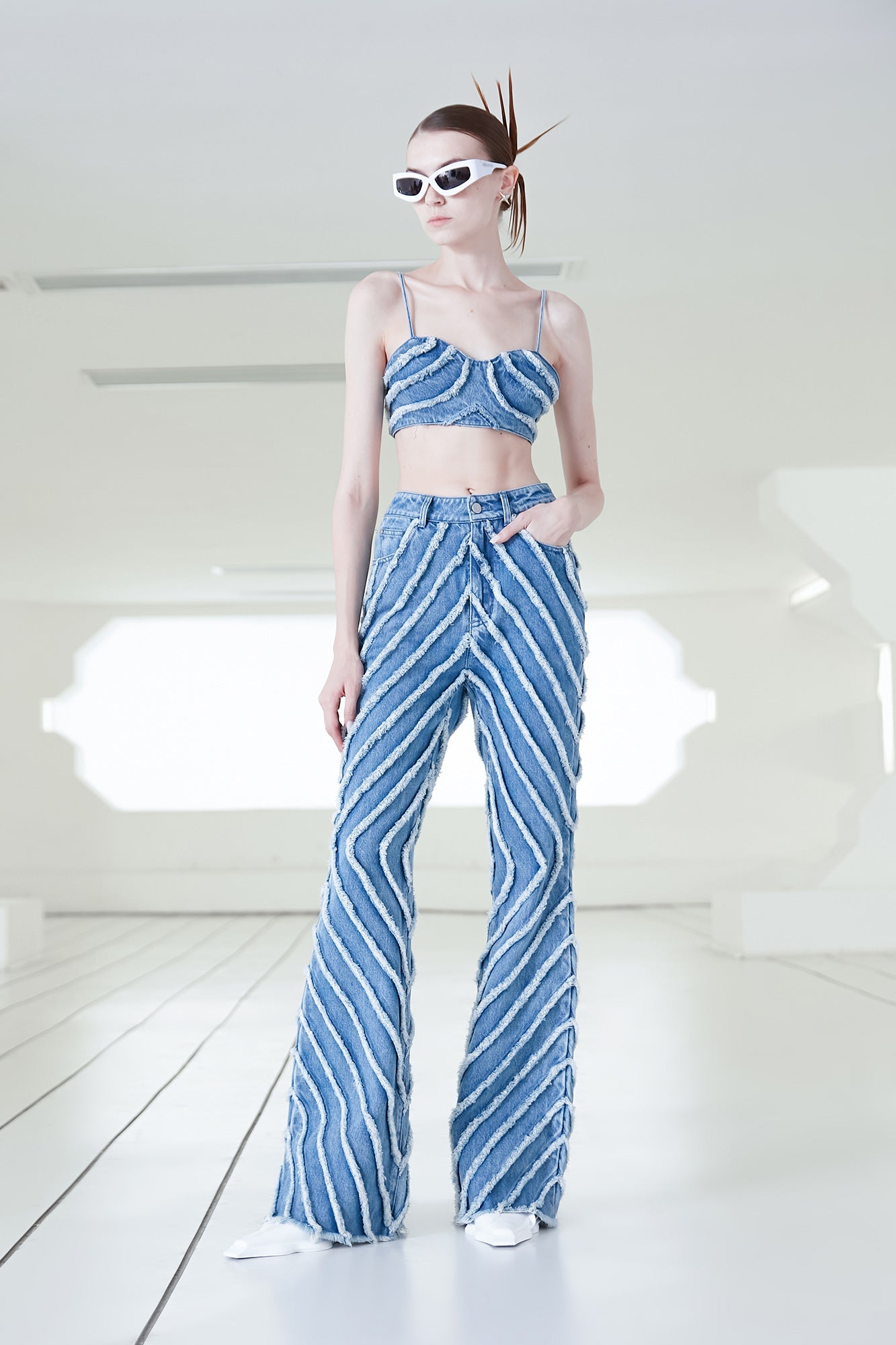 Rough-edged denim flared trousers